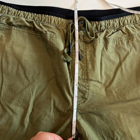 Duluth Trading Co Green Cargo Shorts with Elastic Waistband/Drawstring - 40 - Picture 8 of 8